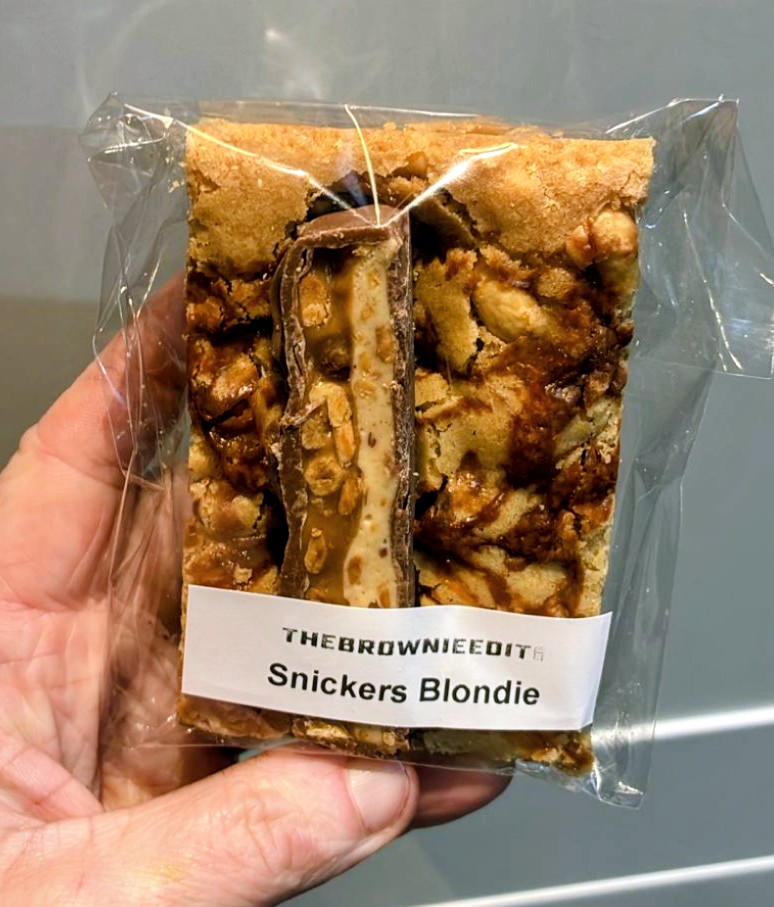 Snickers Blondie